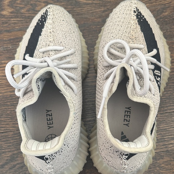 Yeezy Sneakers - Beige and Black - Picture 4 of 4